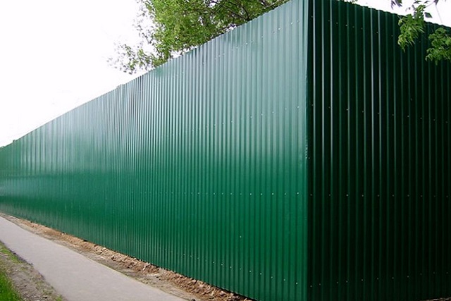 Забор из профлиста - зеленый